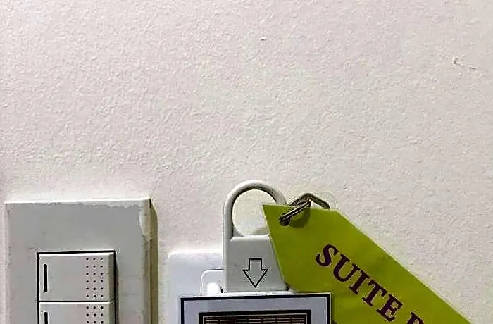 Hotel Che And Female Cebu